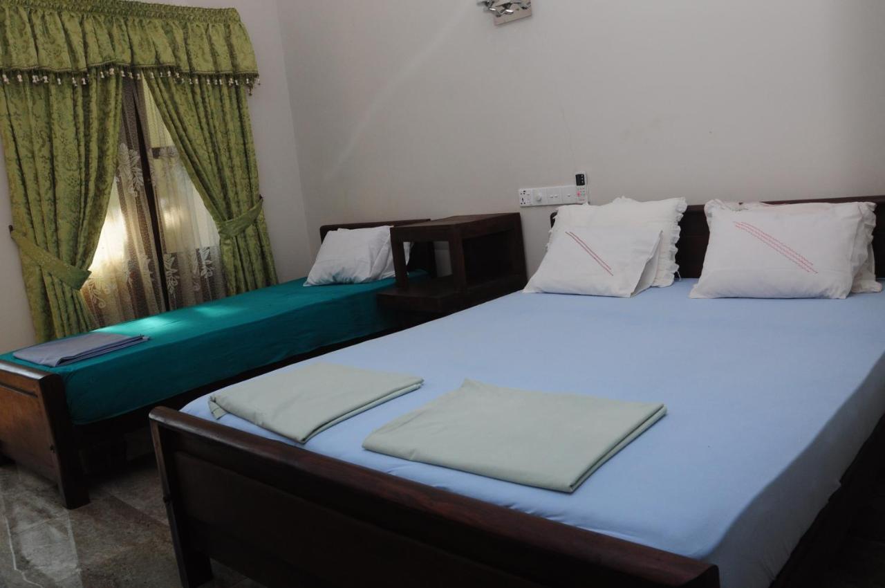 Traveller'S Home Hotel Тіссамахарама Номер фото